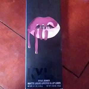 Lipstick liner